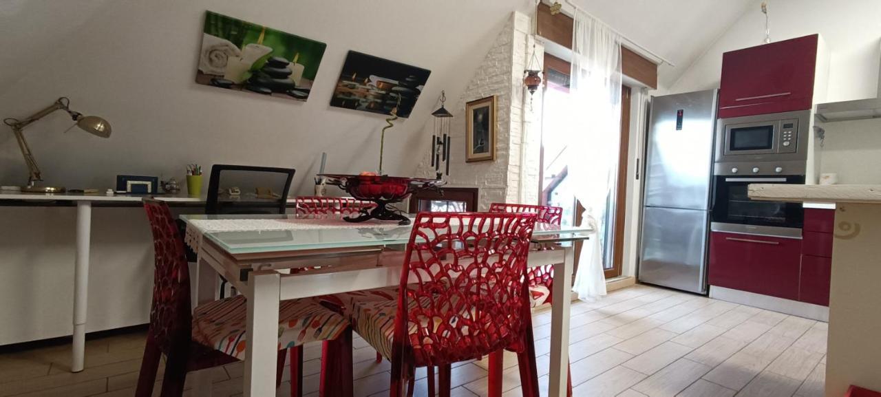 Appartamento La Mansarda Di Pero Con Terrazza Esterno foto