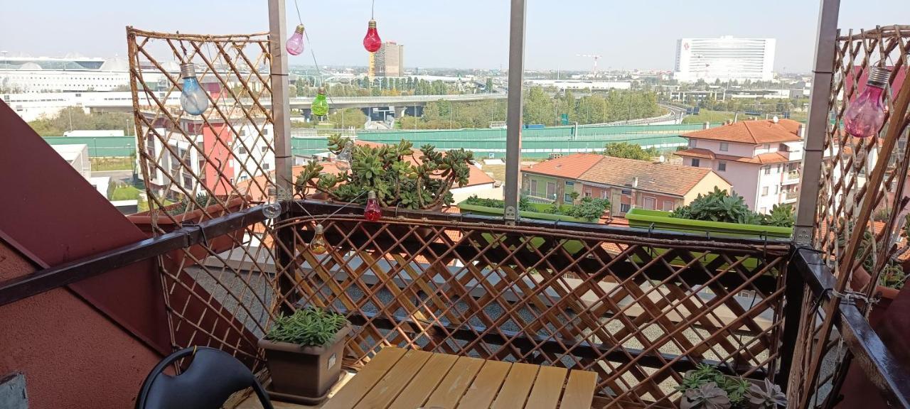 Appartamento La Mansarda Di Pero Con Terrazza Esterno foto